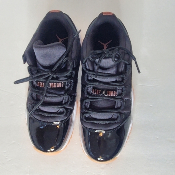 LIKE NEW!!! Jordan 11 Retro Low - Picture 5 of 7